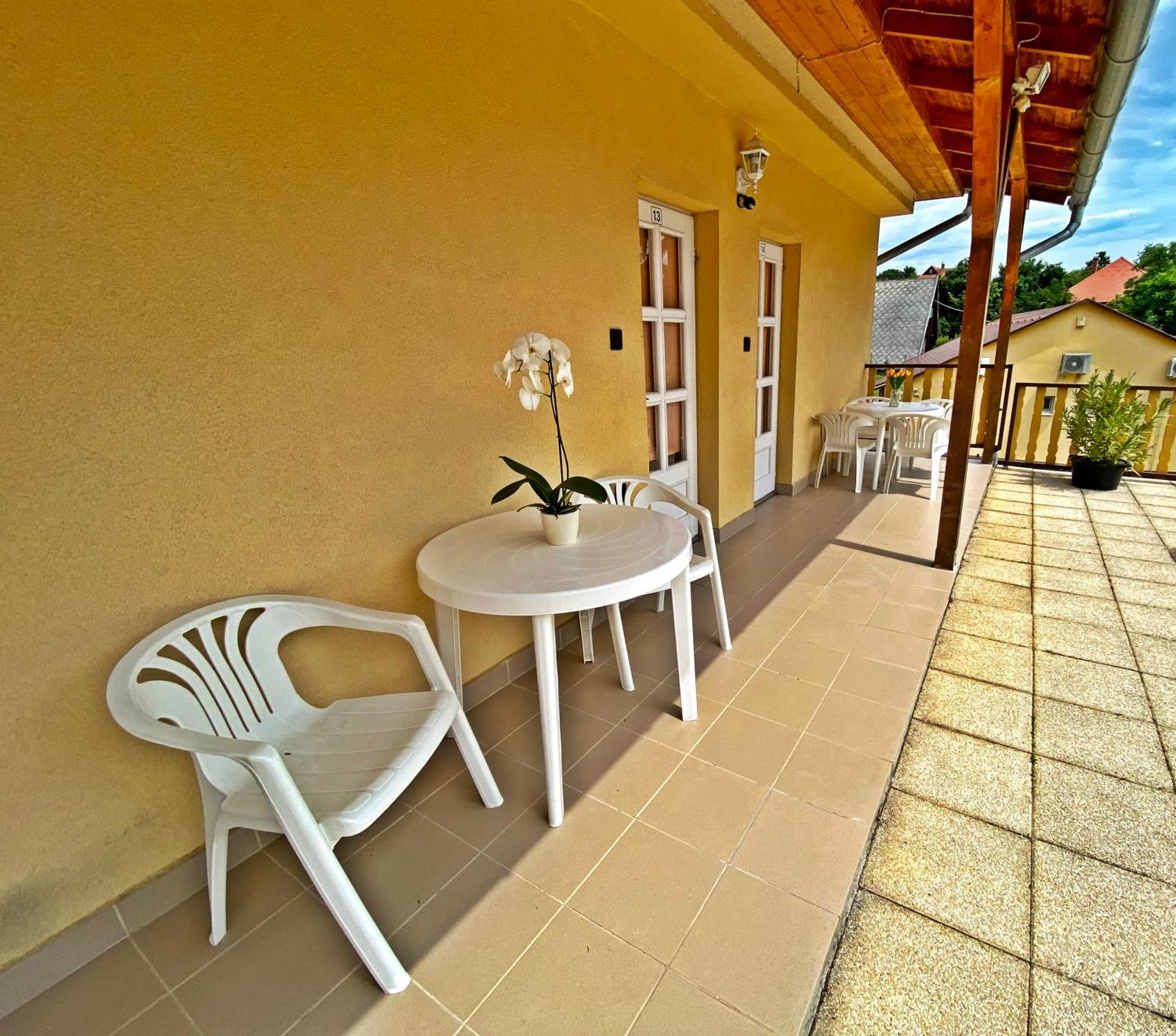 Hotel Magnólia Balatonszepezd Quarto foto